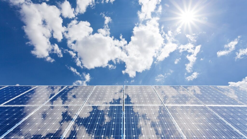 A napelemes rendszerek előnyei és a megújuló energiaforrások jövője